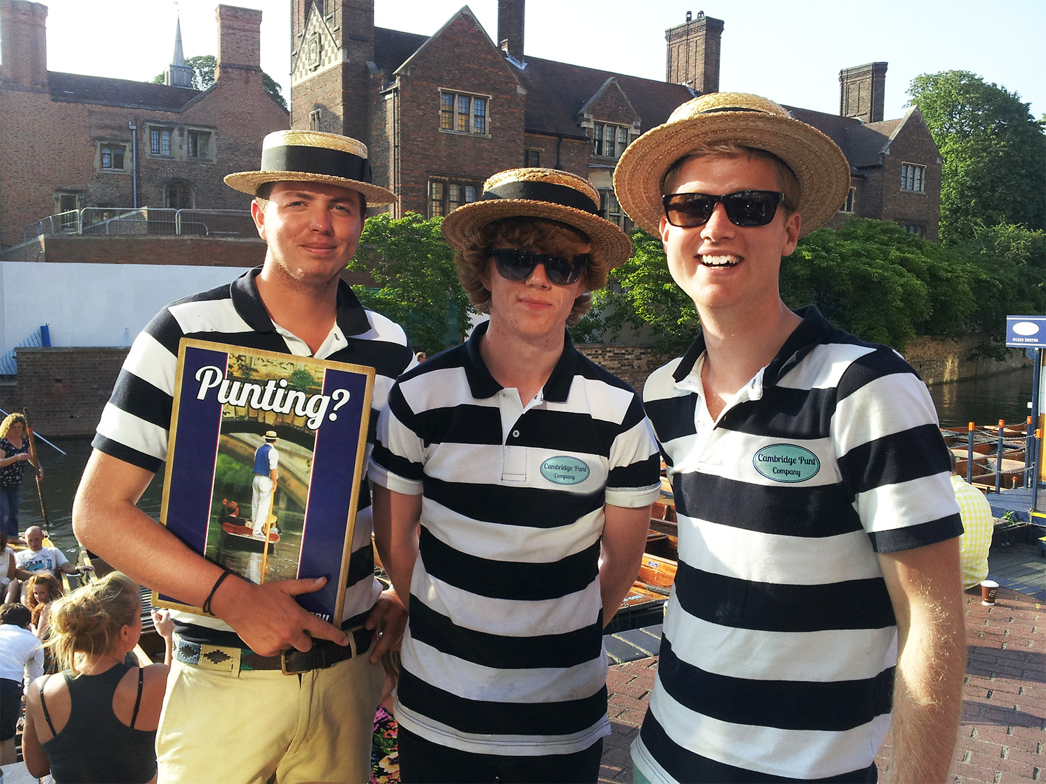 Guided punting tour Cambridge Punt Company crew